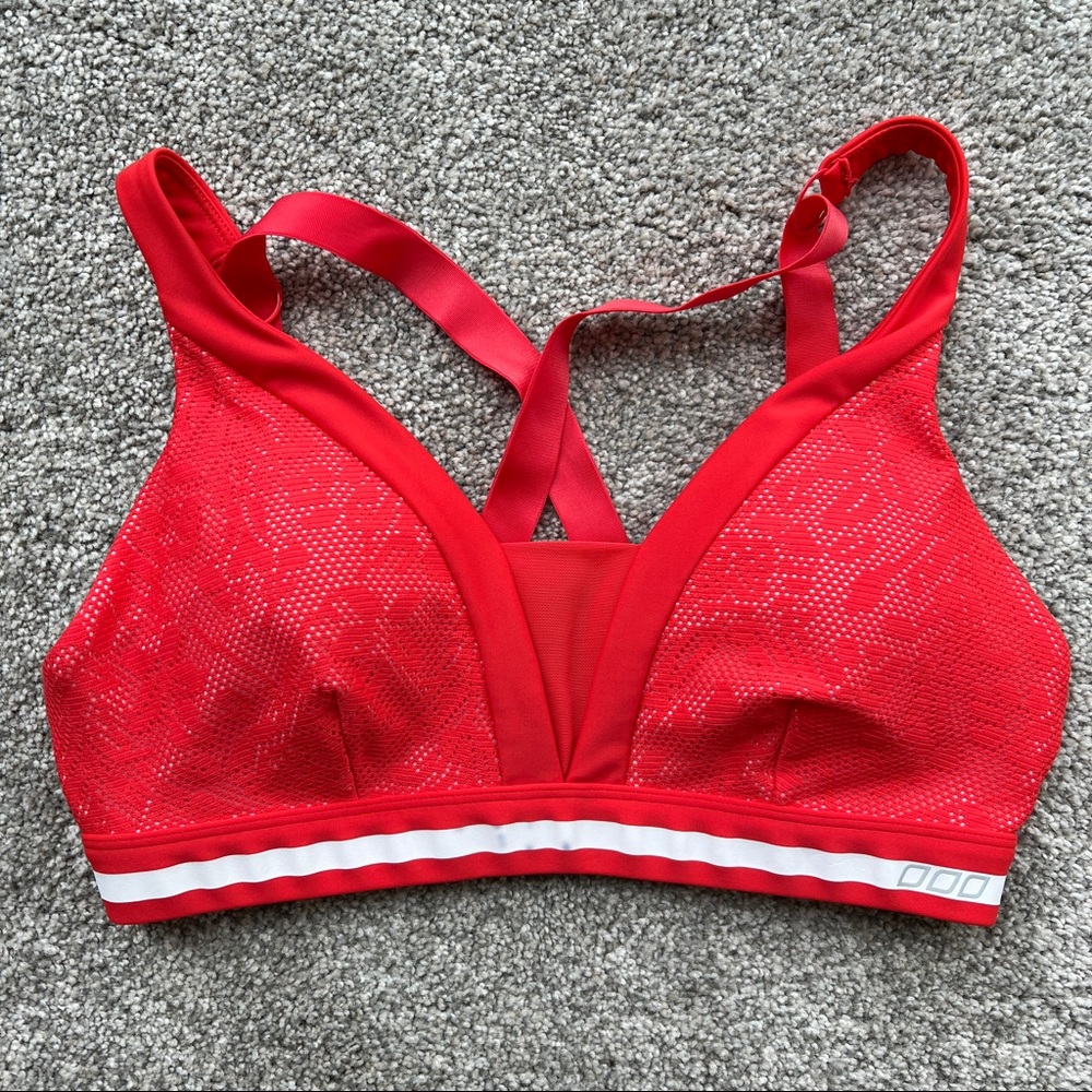 Lorna Jane Valentina Sport Bra Size M in Red